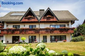 Appartamento adatto alle famiglie con barbecue, sauna e giardino | Vista sul giardino | Accetta animali domestici - Image 2