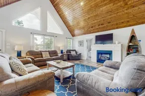 Stunning Lakeview Home Game Room Dock Hot Tub - Image 3