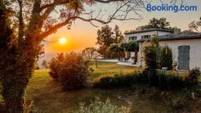 Le mas du roulier, villa provençale chic, 320m2 au calme avec vue 180 sur puy de Dôme - Image 1