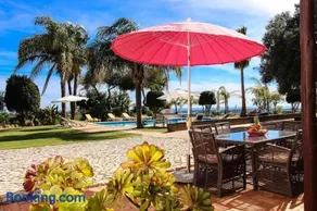 Elegant Villa in Loulé with Private Pool - Image 4