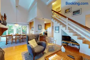 Dog-friendly, waterfront home on St George River with shore access, great views - Image 2