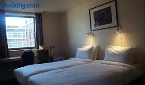 YMCA Hotel - Image 5