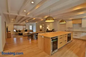 Spacious 3B2B Minutes to Skyline - Image 2
