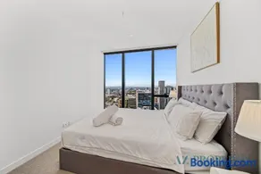 Perth's Modern 1BR Apartment with Pool & Gym - City Living - Image 1