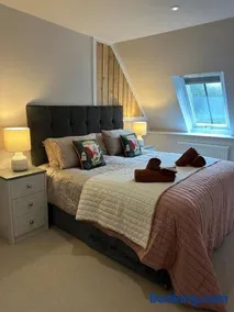 The Old Stables - Stunning two bedroom barn conversion, newly refurbished - Image 2