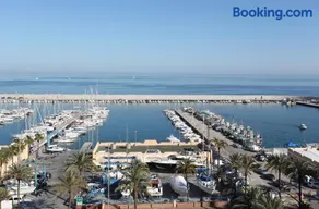 Apartment on the harbor, first line with beautiful sea view in 4 star hotel - Image 1