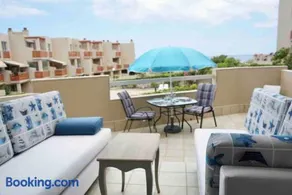 Apartment mit Pool, Garten und Terrasse | Bergblick | Strand in der Nähe | Ideal für Homeoffice - Image 2