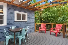 3BR Home Large Kitchen Mins To DwnTwn - Image 2