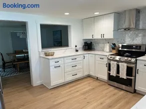 Siren of the Cape - Fully Renovated in 2023 - Image 3