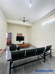 StayZO MENS HOSTEL & DAILY ROOMS - Image 1