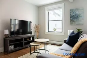 Serene 1BR with 99 WalkScore Fast Wifi and SmartLock - Image 2