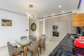Luxury 2bdrm balcony & parking close to the Beach - Image 4