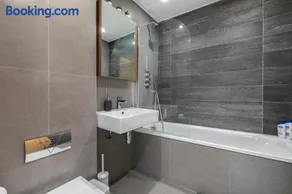 New 1 Bed Flat for 4 near River & Clapham Junction - Image 5