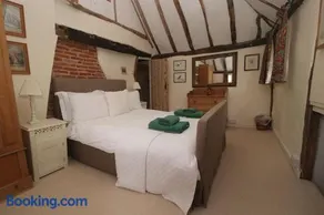 Idyllic 15th century farmhouse with hot tub - Image 2