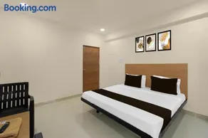 Hotel O SVR Grand Luxury Rooms - Image 1