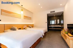 Fenghuang Ancient Town Villa - Image 3