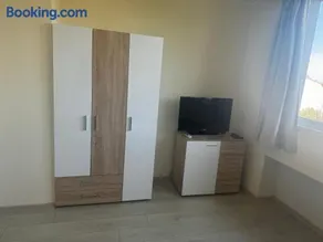 Avelov Art Apartment - Image 3