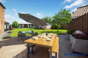 6 Bed in Bacton oc-2187 - Image 1
