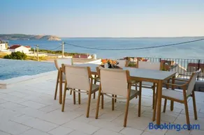 Newly built Villa MarVista with 4 bedrooms,infinity pool & stunning sea and mountain views - Image 2