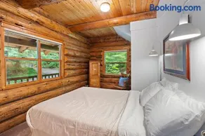 Creekside Log Cabin - Fireplace - Mt Hood - Image 2
