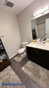 Private Room and Bathroom - Image 5
