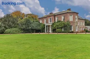 Walcot Hall - Stunning Stately Home set in 27 acres of parkland and sleeping 16+ - Image 2