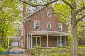 4 Mi to Dtwn! 5,180-Sq-Ft Escape in Indianapolis - Image 1