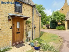 Beautiful 3-Bedroom Duplex in the Heart of Chipping Campden - Image 2