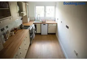 Double bedroom in ashared flat - Image 3