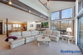 Village II at Camelback 302 Overlook Way - Image 3