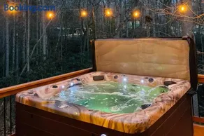 Lazy Bear-HotTub, Pet Friendly, Private home just 15 minutes to Asheville.. - Image 1