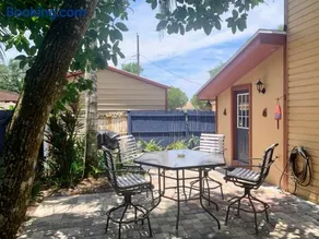 Cozy Bungalow - Image 1