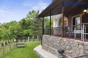 Green Luxury Villa - Image 1