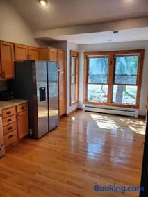 Newly Updated Grand Cabin Retreat Close to All - Image 2