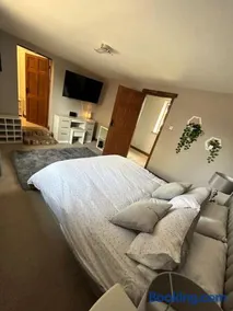 Holmleigh Annexe - Image 5