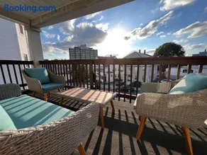 Your Boston Retreat - Great porches - 2/BR sleep 6 - Image 4
