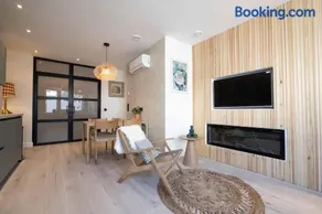 Modern two bedroom apartment close to the beach - Image 2