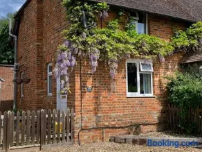 Linden Cottage - Image 1
