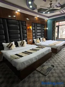Hotel Shuhrah-I-Afaq - Near Srinagar Airport - Image 3