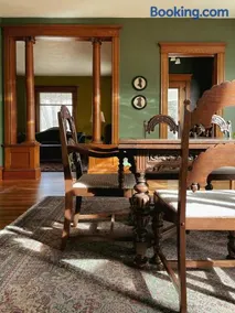 Spacious 4 BDR Historic Home in Heart of Sioux Center - Image 3