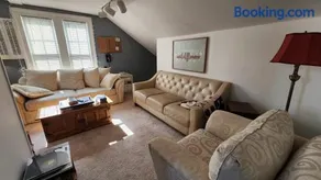 Cute private apartment near historic Woodstock Square - Image 2