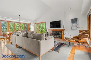 Relaxing Catskill Escape- Mountain Views - Hot Tub - Fire Pit - Heated Pool - Image 1