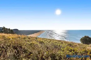 Oceanfront Condo with stunning views WIFI W&D fireplace & great location - Image 5