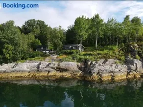 Koselig hytte i sjøkanten - Image 1