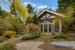 Luxury 7BR 8BA West Side Villa with Garden & Pond 5 Min to Downtown - Image 2