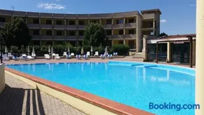 META HOTEL - Image 1