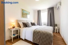 Hendrix Bridge Apartment 2 - Image 3