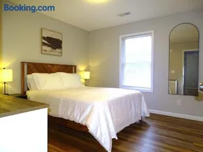 Quiet and Comfortable 2 BD Duplex - Image 5