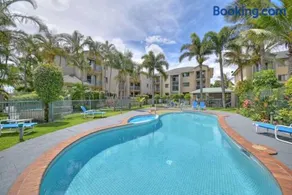 Ocean View dreaming, metres to the beach! - Image 3