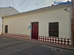 La Nava, casa de pueblo con patio y calefacción con chimenea - Image 1